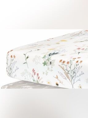 Crib Sheet - Floral Print from Pobi Baby